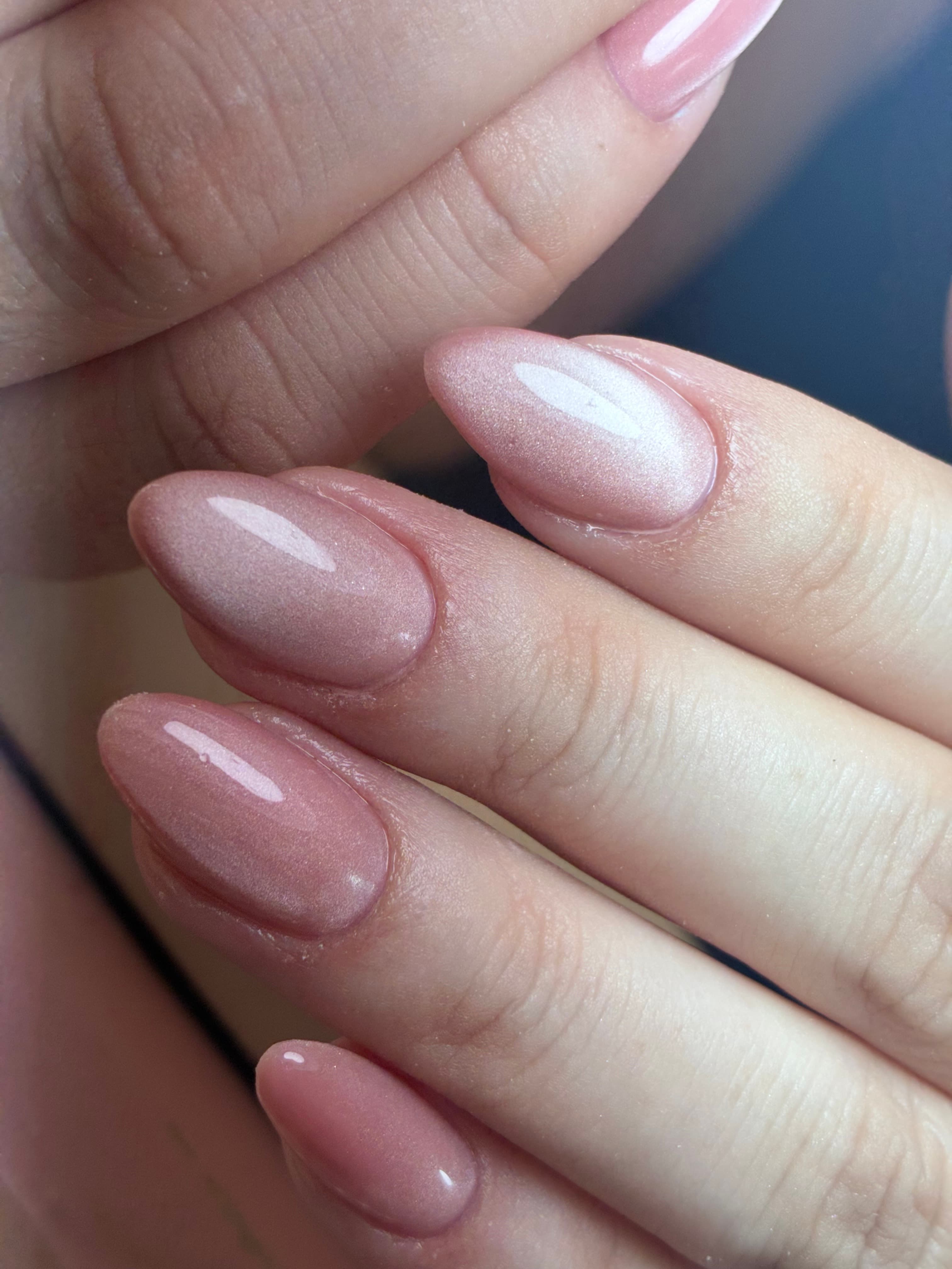 Mis uñas son ahora mi firma✨ Gracias @nellydelallabe por dejarlas impecables en tu espacio. ¡Me siento radiante y lista para conquistar el mundo! 🌸